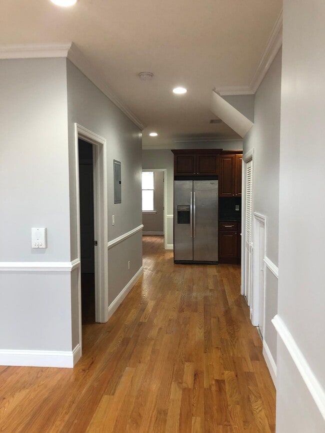 572 Liberty Ave in Jersey City, NJ - Building Photo - Building Photo
