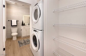 100 E Warm Springs Rd in Henderson, NV - Building Photo - Building Photo