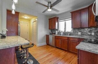216 Willow St, Unit 2 in Boston, MA - Building Photo - Building Photo