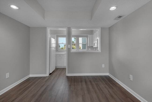 Somerset Oceanside Apartments in Fort Walton Beach, FL - Building Photo - Building Photo