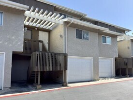 4213 La Casita Way in Oceanside, CA - Building Photo