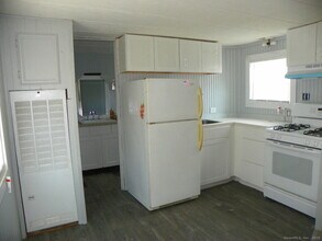 20 Woodland Dr in Waterford, CT - Building Photo - Building Photo