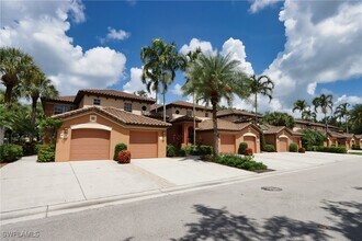 21740 Southern Hills Dr in Estero, FL - Foto de edificio - Building Photo