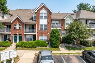 Pike Run Village in Belle Mead, NJ - Foto de edificio - Building Photo
