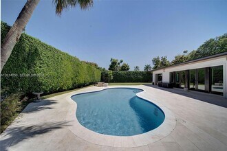 1117 Alfonso Ave in Coral Gables, FL - Foto de edificio - Building Photo