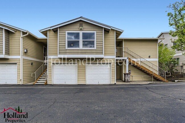 15054 NW Central Dr in Portland, OR - Building Photo - Building Photo
