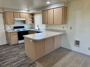 286 Aldridge Dr N in Keizer, OR - Building Photo - Building Photo