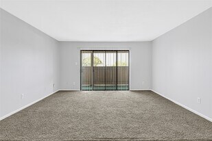 8515 Hearth Dr in Houston, TX - Building Photo