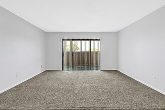 8515 Hearth Dr in Houston, TX - Foto de edificio - Building Photo