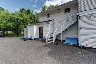 49 W Main St in Sprague, CT - Building Photo - Building Photo