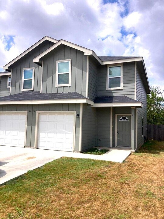 3815 Key W Way in Converse, TX - Building Photo