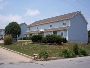 Classic Townhouses in Webb City, MO - Building Photo