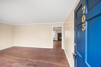 703 Lucien Dr in Goodlettsville, TN - Foto de edificio - Building Photo