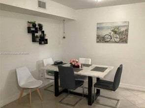 10052 Winding Lake Rd in Sunrise, FL - Building Photo - Building Photo