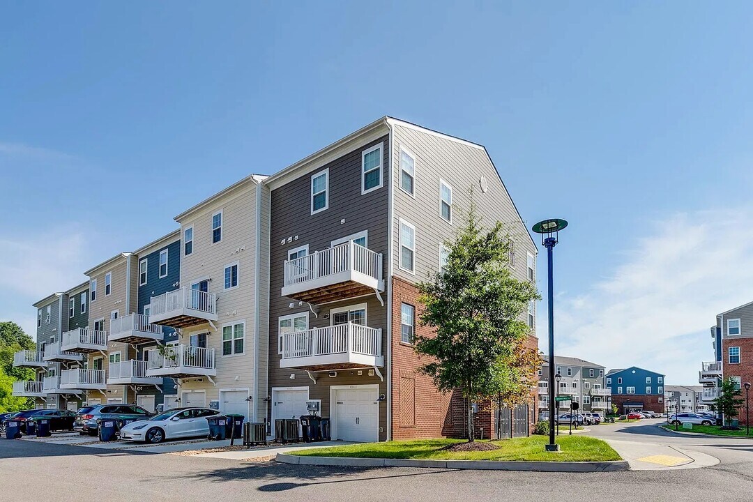 4240 Broad Hill Dr in Henrico, VA - Building Photo