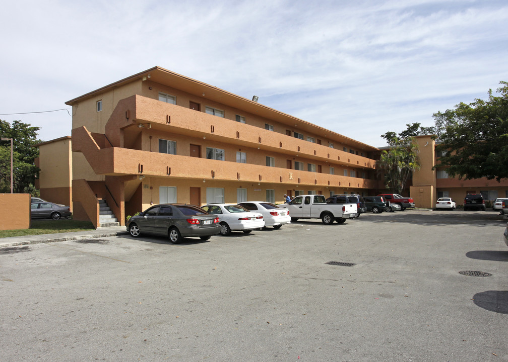 Campbell Arms Apartments in Homestead, FL - Building Photo