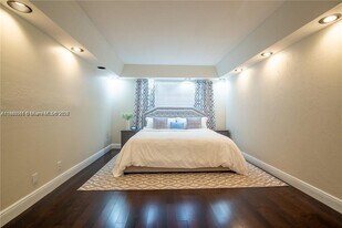 7100 Nova Dr in Davie, FL - Building Photo