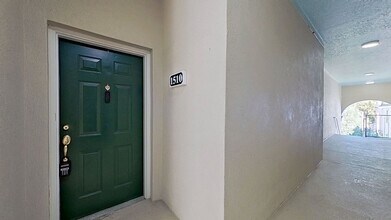 8601 Beach Blvd in Jacksonville, FL - Building Photo - Building Photo