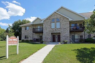 Cold Spring Villas in Neenah, WI - Foto de edificio - Building Photo