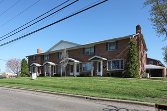 Glenwood Townhomes in Canton, OH - Foto de edificio - Building Photo