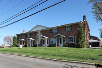 Glenwood Townhomes in Canton, OH - Building Photo - Building Photo