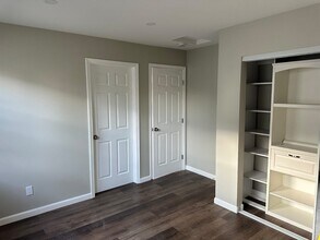 5551 Lemon Ave, Unit 1/2 in Long Beach, CA - Building Photo - Building Photo