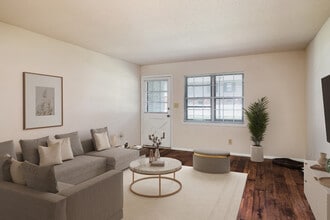 Gardens At Country Club in Winston-Salem, NC - Foto de edificio - Building Photo