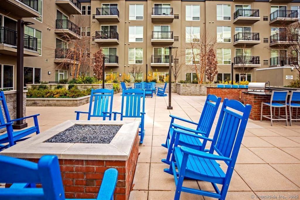 120 Towne St in Stamford, CT - Building Photo