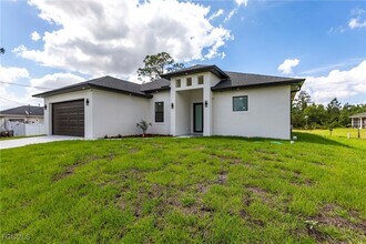 2502 East 10th Street in Lehigh Acres, FL - Building Photo - Building Photo