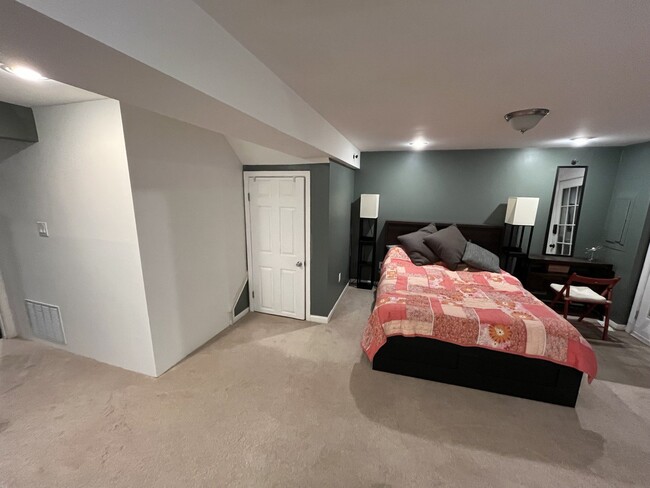 6572 Kelsey Point Cir in Alexandria, VA - Building Photo - Building Photo