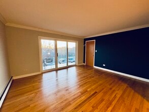 11255 S Roberts Rd in Palos Hills, IL - Building Photo - Building Photo
