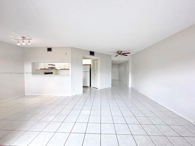 12500 SW 5th Ct in Pembroke Pines, FL - Building Photo - Building Photo