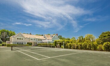 59 First Neck Lane in Southampton, NY - Building Photo - Building Photo