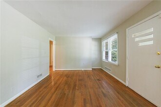 893 Willivee Dr in Decatur, GA - Building Photo - Building Photo