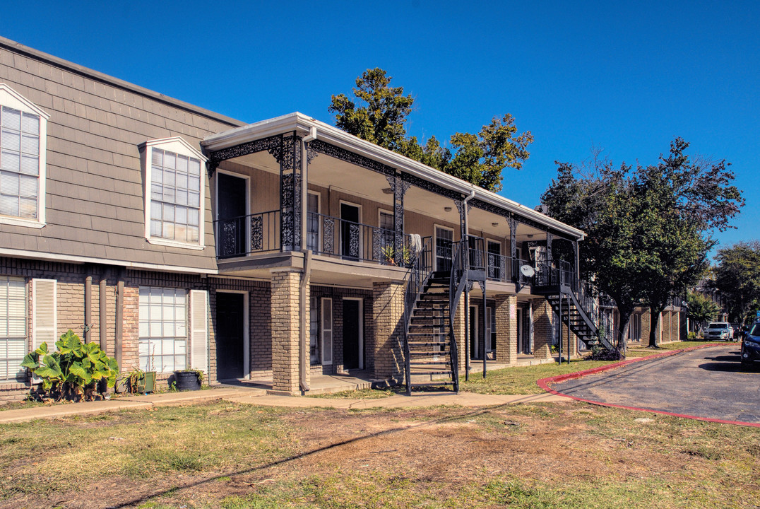 Southern Gardens Apartments in Houston, TX - Building Photo