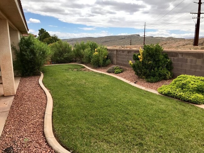 2050 W Canyon View Dr in Saint George, UT - Building Photo - Building Photo
