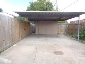 5502 Deep Forest Dr in Houston, TX - Building Photo