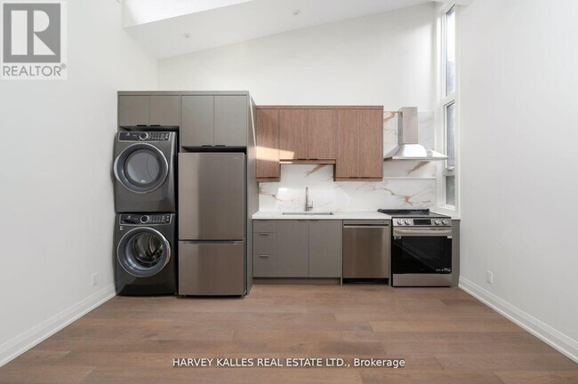 24 Sullivan St in Toronto, ON - Building Photo - Building Photo