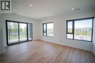 525 New Dundee Rd in Kitchener, ON - Building Photo - Building Photo
