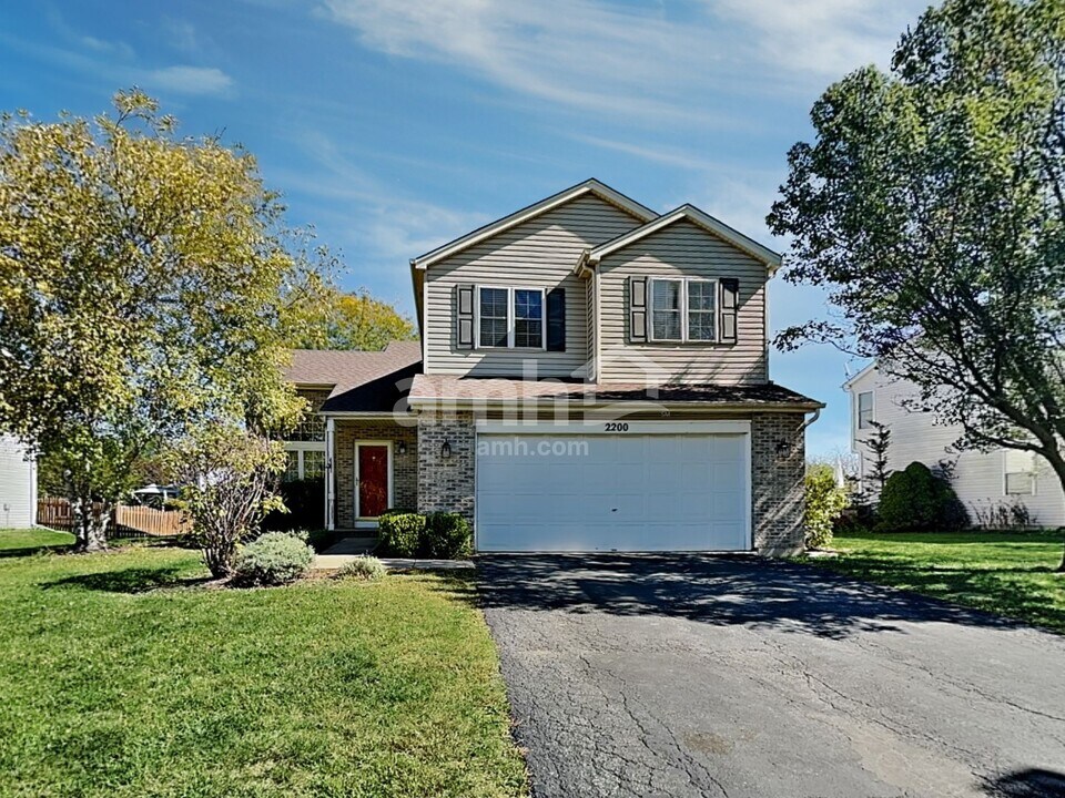 2200 Brindlewood Dr in Plainfield, IL - Foto de edificio