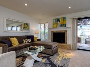 1057 Shell Blvd, Unit 2 in Foster City, CA - Building Photo - Building Photo