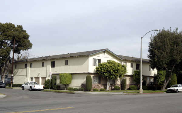 1005 E Harding St in Long Beach, CA - Foto de edificio