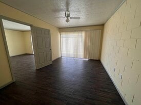 2241 W Pensacola St in Tallahassee, FL - Building Photo