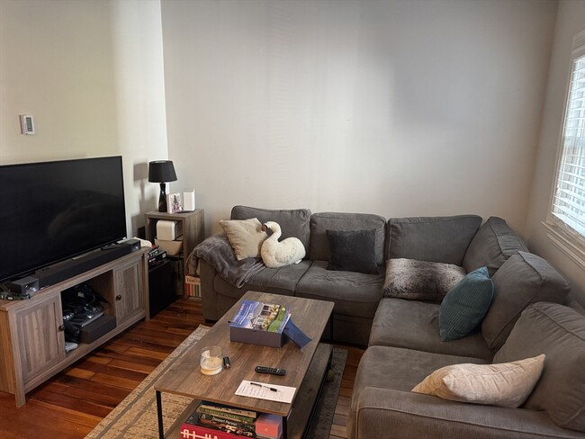 property at 532 E 5th St