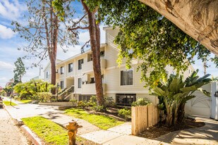 1535 Granville Ave in Los Angeles, CA - Building Photo