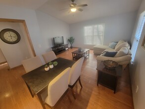 7804 Eby St, Unit 4 in Overland Park, KS - Foto de edificio - Building Photo