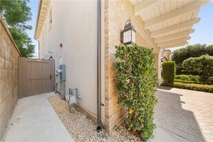 177 Hargrove in Irvine, CA - Building Photo