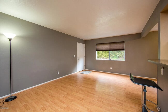 5977 Nelda St, Unit Nelda #3 in Simi Valley, CA - Building Photo - Building Photo