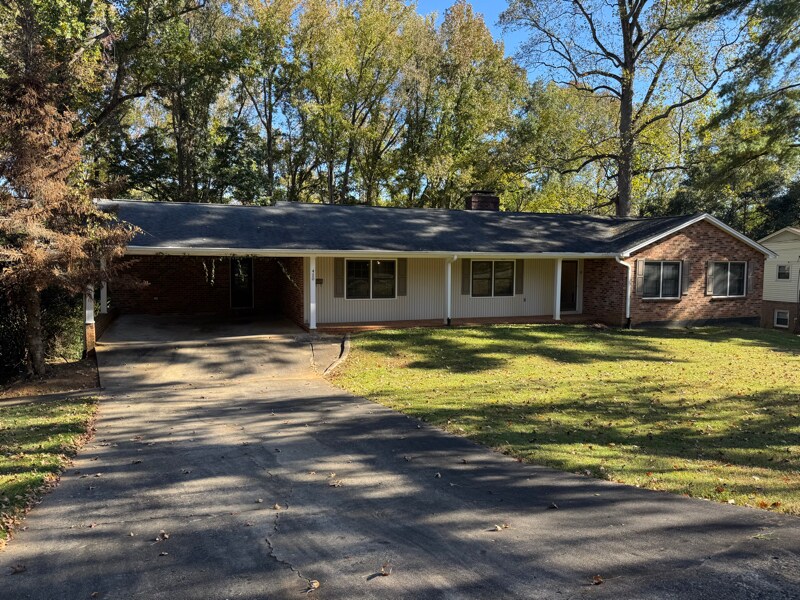 420 Deerwood Dr in Gastonia, NC - Foto de edificio