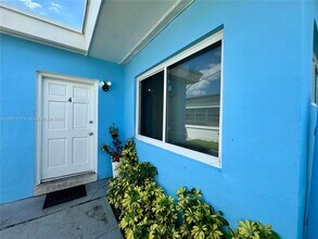 2120 Biarritz Dr, Unit 4 in Miami Beach, FL - Building Photo - Building Photo